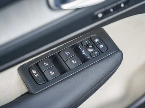 New 2026 Volvo XC40 B5 Ultra w/ Protection Package Premier image 39