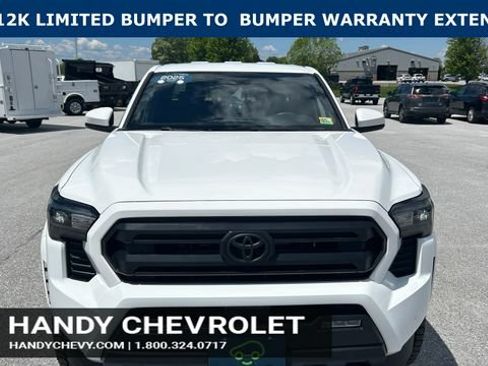 Used 2025 Toyota Tacoma SR5 AWD/4WD image 9