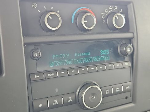 Used 2016 Chevrolet Express 3500 RWD image 17