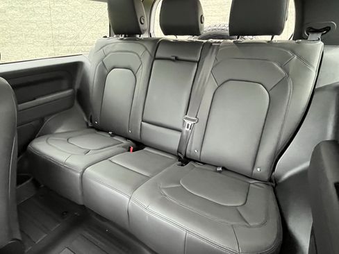 Used 2025 Land Rover Defender 90 S image 27