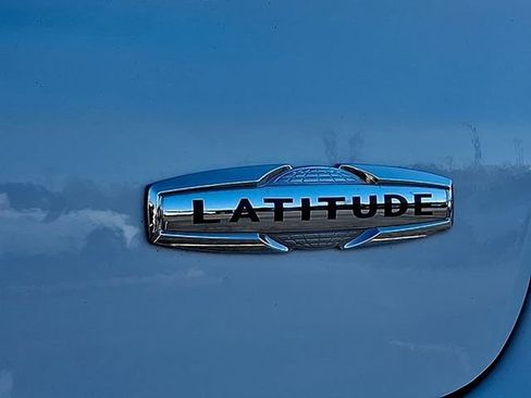 Used 2024 Jeep Compass Latitude AWD/4WD image 30