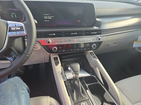 New 2025 Kia Telluride S image 2