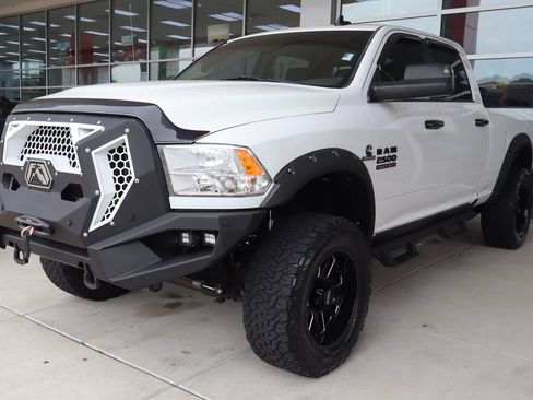 Used 2017 RAM 2500 SLT AWD/4WD image 3