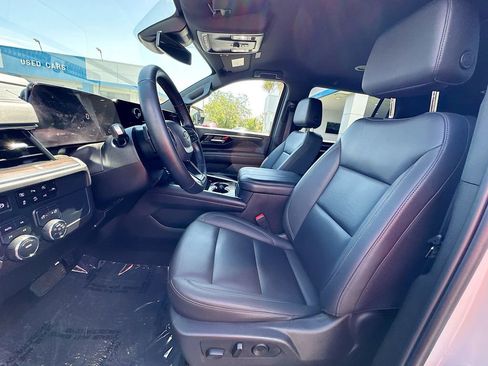 Used 2025 Chevrolet Suburban Z71 AWD/4WD image 21