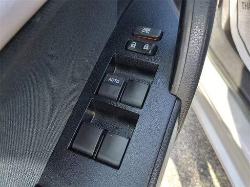 Used 2015 Toyota Corolla L image 17