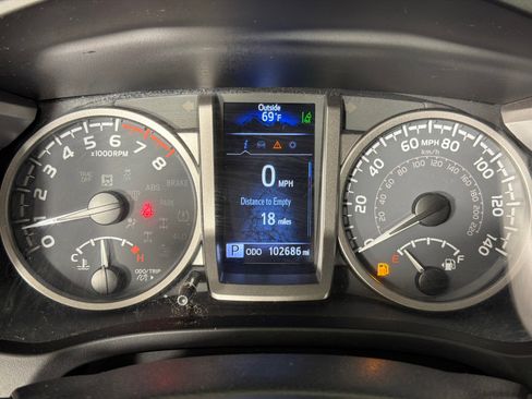 Used 2021 Toyota Tacoma SR5 RWD image 26