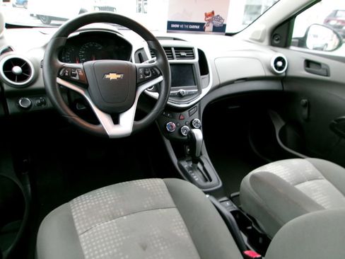 Used 2020 Chevrolet Sonic LT image 9