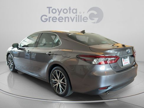 Used 2022 Toyota Camry XLE w/ Navigation Upgrade Package FWD image 4