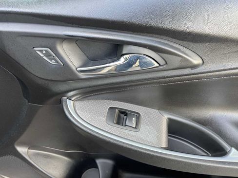 Used 2019 Chevrolet Malibu LT w/ Leather Package FWD image 17
