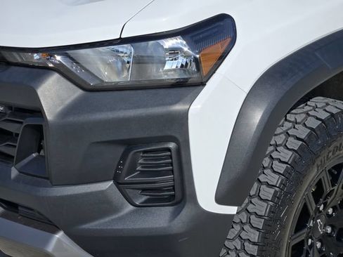 Used 2023 Chevrolet Colorado Trail Boss w/ Technology Package AWD/4WD image 9