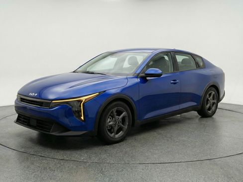 Used 2025 Kia K4 FWD image 3