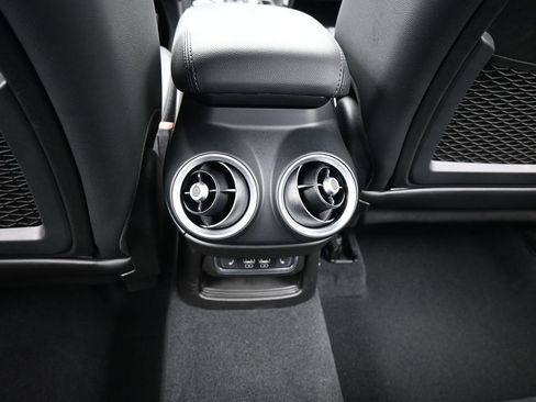 Used 2023 Alfa Romeo Stelvio Sprint image 37