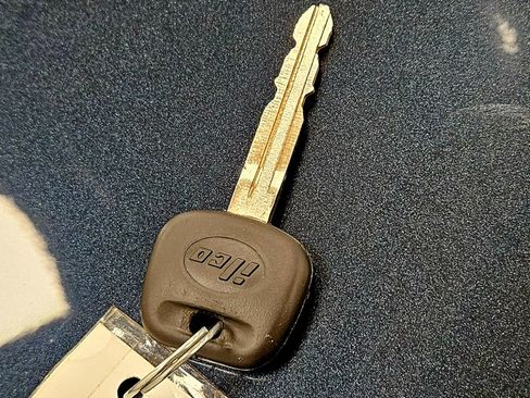 Used 2017 Toyota Camry LE image 29