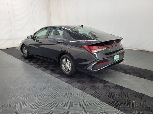 Used 2024 Hyundai Elantra SE FWD image 5