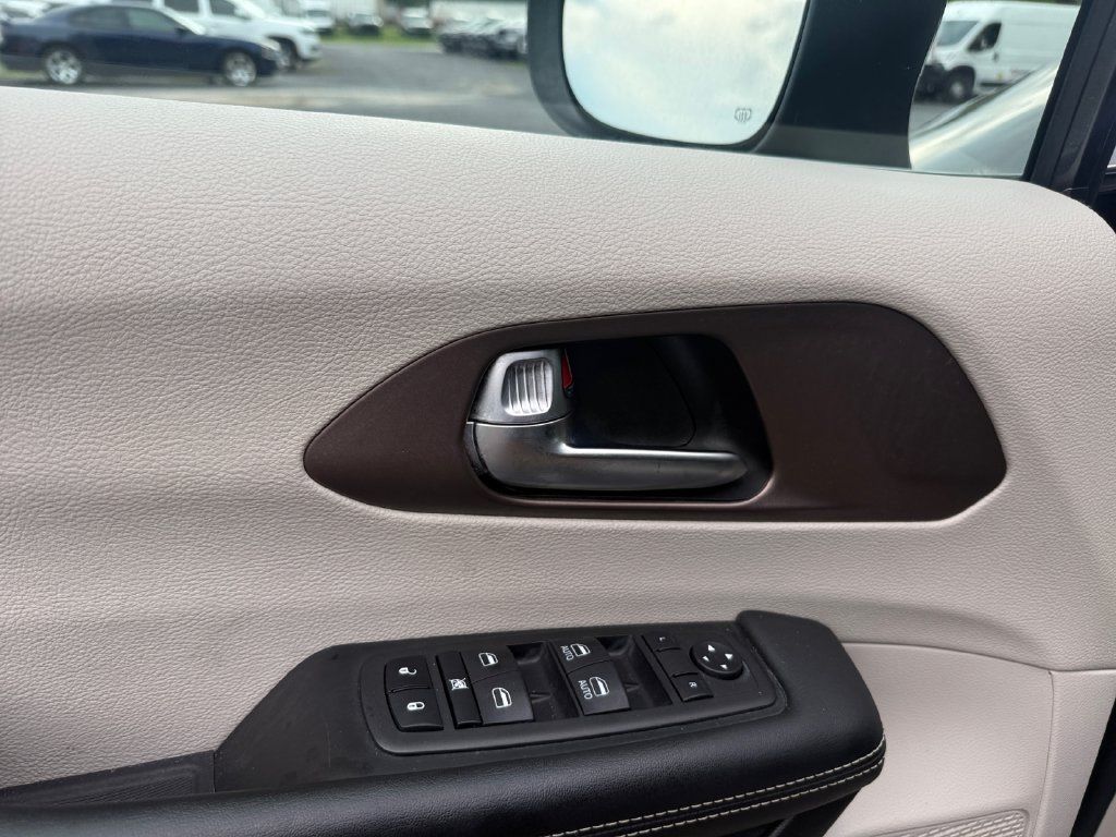 Used 2023 Chrysler Voyager LX FWD image 18
