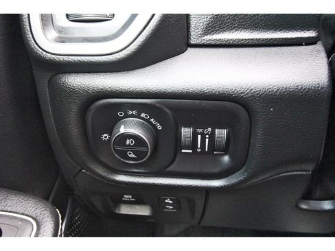Used 2023 RAM 1500 Laramie AWD/4WD image 19