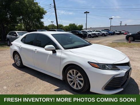 Used 2022 Toyota Camry LE w/ Convenience Package FWD image 1