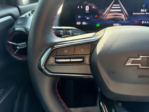 Used 2025 Chevrolet Equinox EV RS image 24