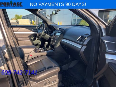 Used 2017 Ford Explorer XLT w/ Equipment Group 202A AWD/4WD image 28