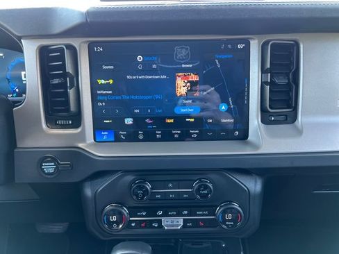 Used 2025 Ford Bronco Outer Banks AWD/4WD image 22