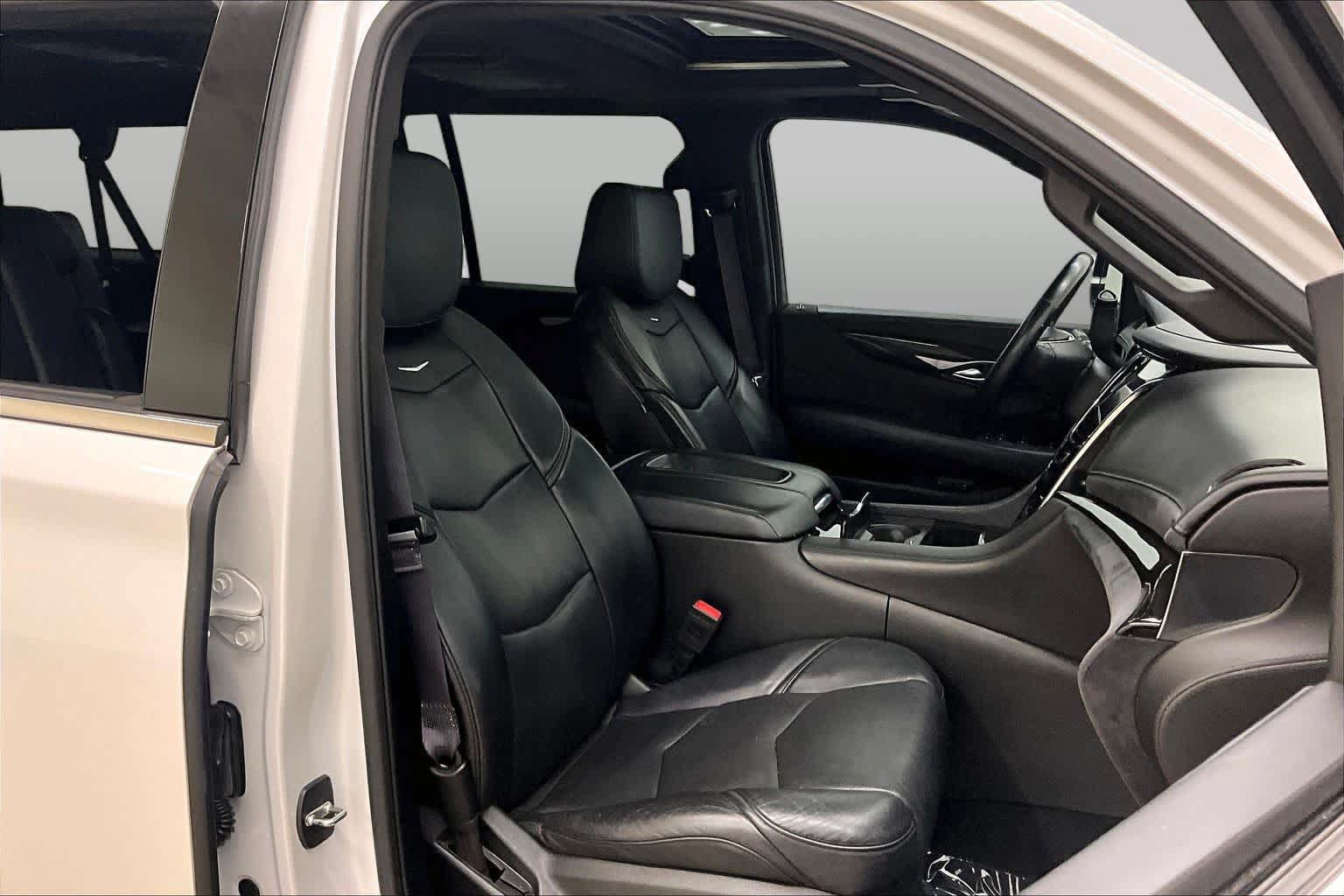 Used 2017 Cadillac Escalade ESV Platinum RWD image 9