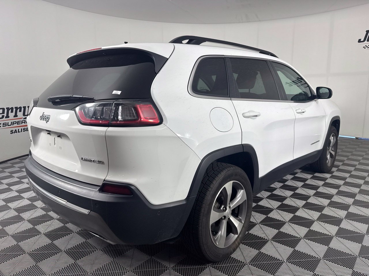 Used 2022 Jeep Cherokee Limited w/ Mopar Interior Package AWD/4WD image 7