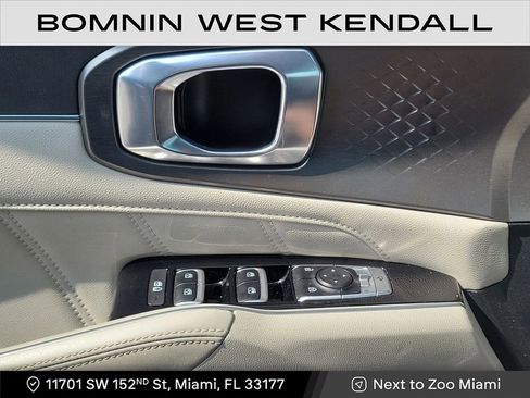 Used 2023 Kia Sorento SX image 31
