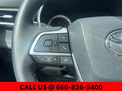 Used 2024 Toyota Highlander XLE AWD/4WD image 22