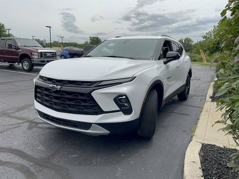 Used 2024 Chevrolet Blazer LT w/ Convenience Package FWD image 3