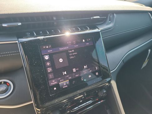 New 2025 Jeep Grand Cherokee Altitude image 16