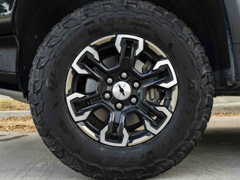 Used 2022 Chevrolet Silverado 1500 ZR2 w/ Technology Package AWD/4WD image 14