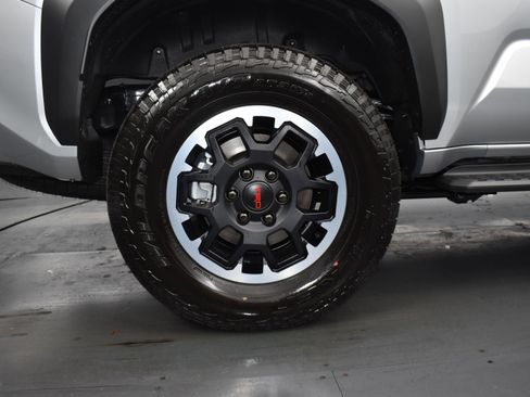 Used 2025 Toyota 4Runner TRD Off-Road Premium AWD/4WD image 9