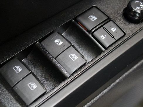 Used 2022 Toyota Tacoma SR AWD/4WD image 31