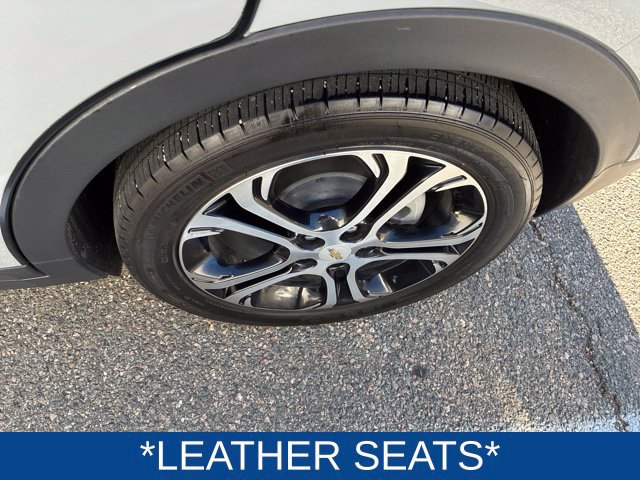 Used 2021 Chevrolet Bolt Premier w/ Infotainment Package FWD image 9