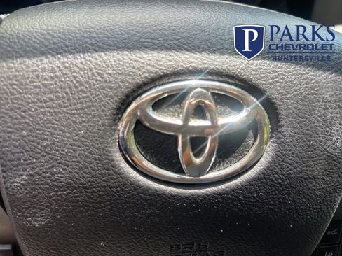 Used 2021 Toyota Tacoma SR w/ SR Convenience Package image 22