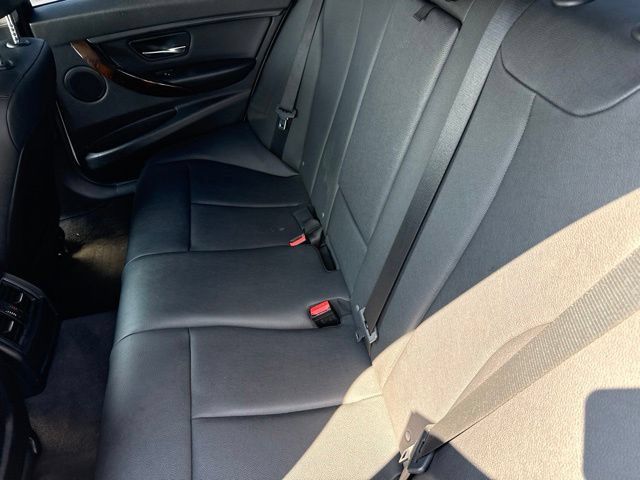 Used 2017 BMW 320i xDrive Sedan AWD/4WD image 20