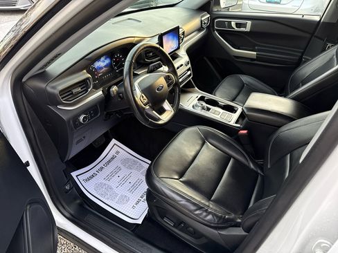 Used 2021 Ford Explorer XLT w/ Equipment Group 202A image 9