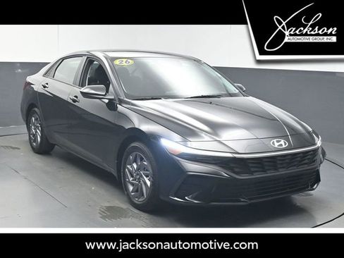 Used 2026 Hyundai Elantra Hybrid FWD image 1