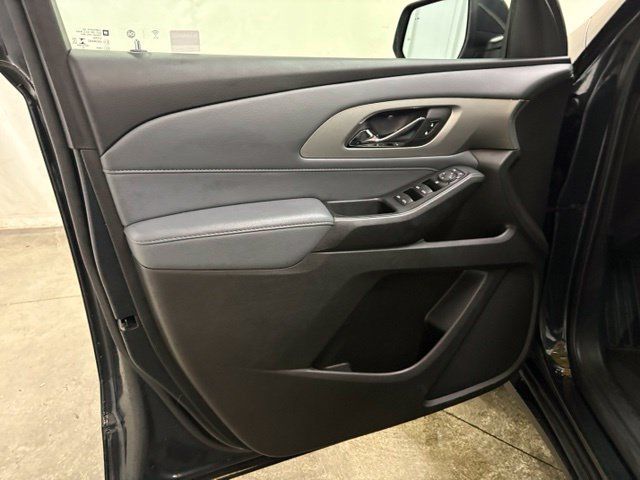 Used 2021 Chevrolet Traverse LT FWD image 34
