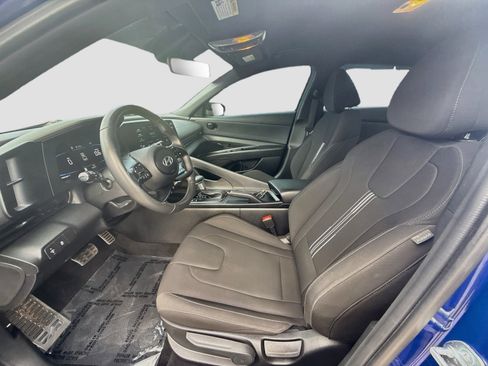 Used 2025 Hyundai Elantra Sport FWD image 16
