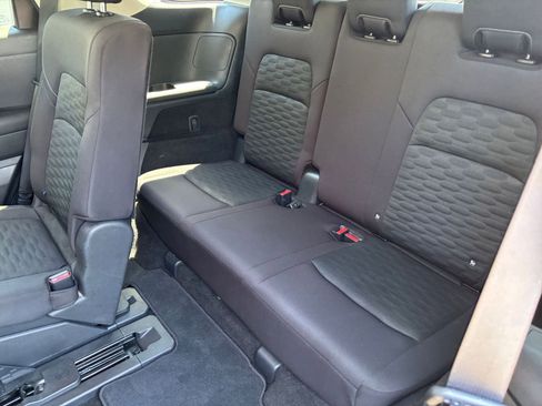 Used 2025 Nissan Pathfinder SV AWD/4WD image 32