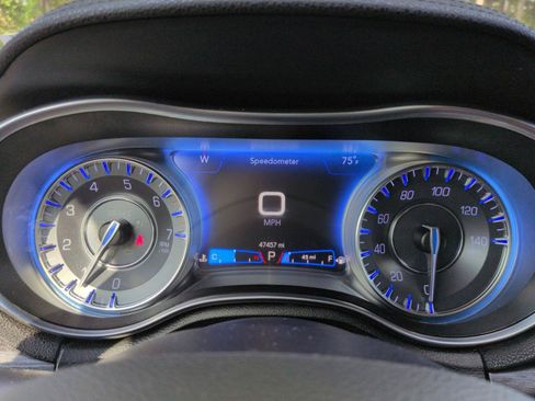 Used 2019 Chrysler 300 Touring w/ Quick Order Package 2EF RWD image 20