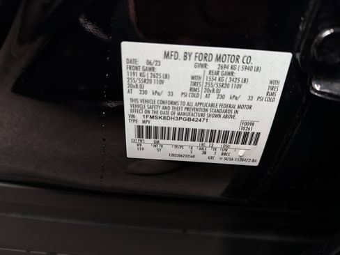 Used 2023 Ford Explorer XLT w/ Equipment Group 202A image 25