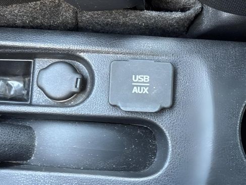 Used 2016 Nissan Versa SV FWD image 13