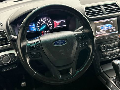 Used 2016 Ford Explorer XLT w/ Equipment Group 202A image 31