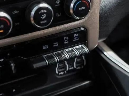 Used 2019 RAM 2500 Laramie w/ Black Appearance Package image 27