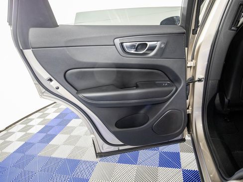 Used 2025 Volvo XC60 B5 Plus image 14