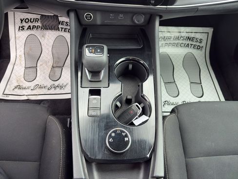 Used 2023 Nissan Rogue S image 16