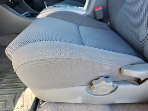 Used 2010 Toyota Tacoma Base 4D Double Cab image 11