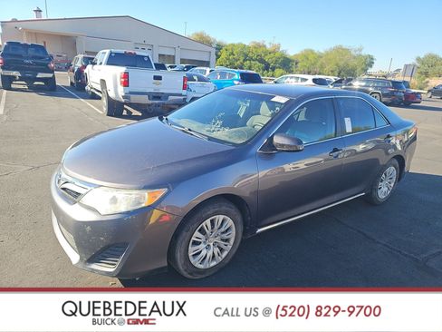 Used 2014 Toyota Camry LE image 1